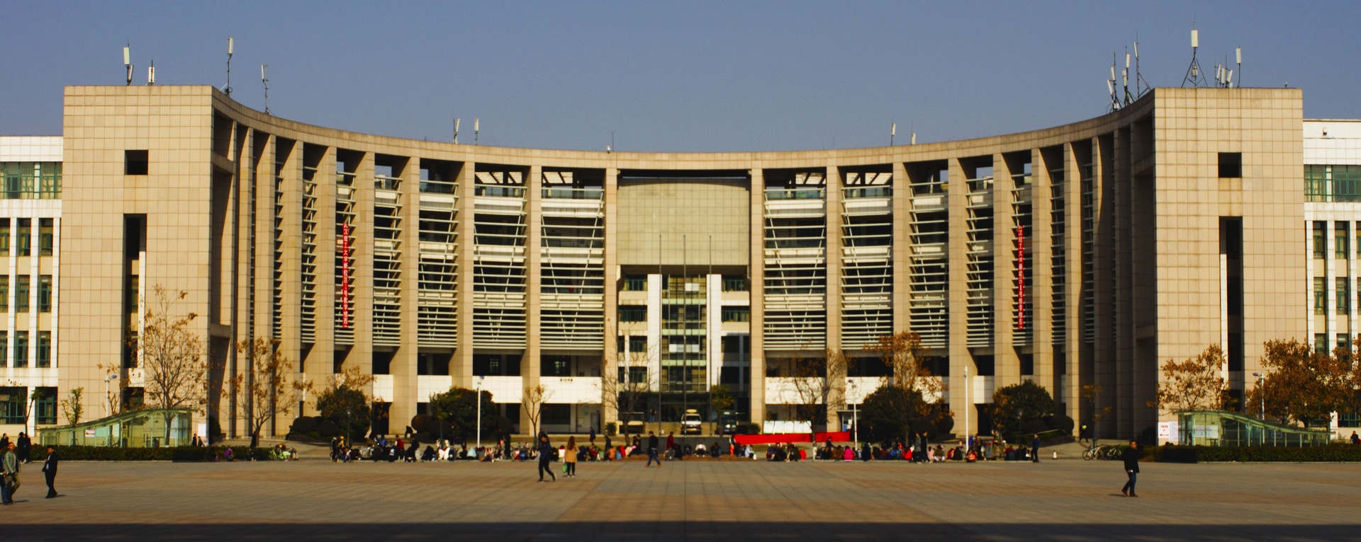 Number_one_academic_building_in_Wuhan_University_of_Technology_Wuhan_China_20171210.jpg